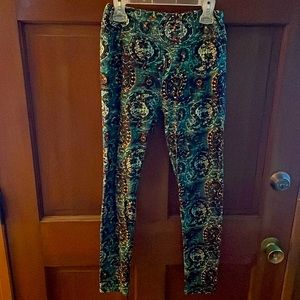 LulaRoe One Size leggings. Like new. Paisley print